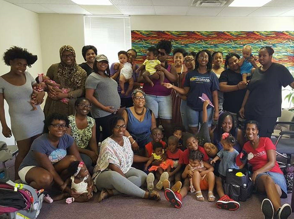 black breastfeeding circle